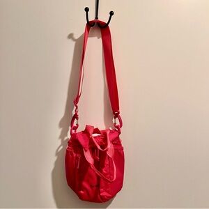 CALPAK Hot Pink Water Bottle Crossbody Bag Gym Travel Bottle Holder 1L